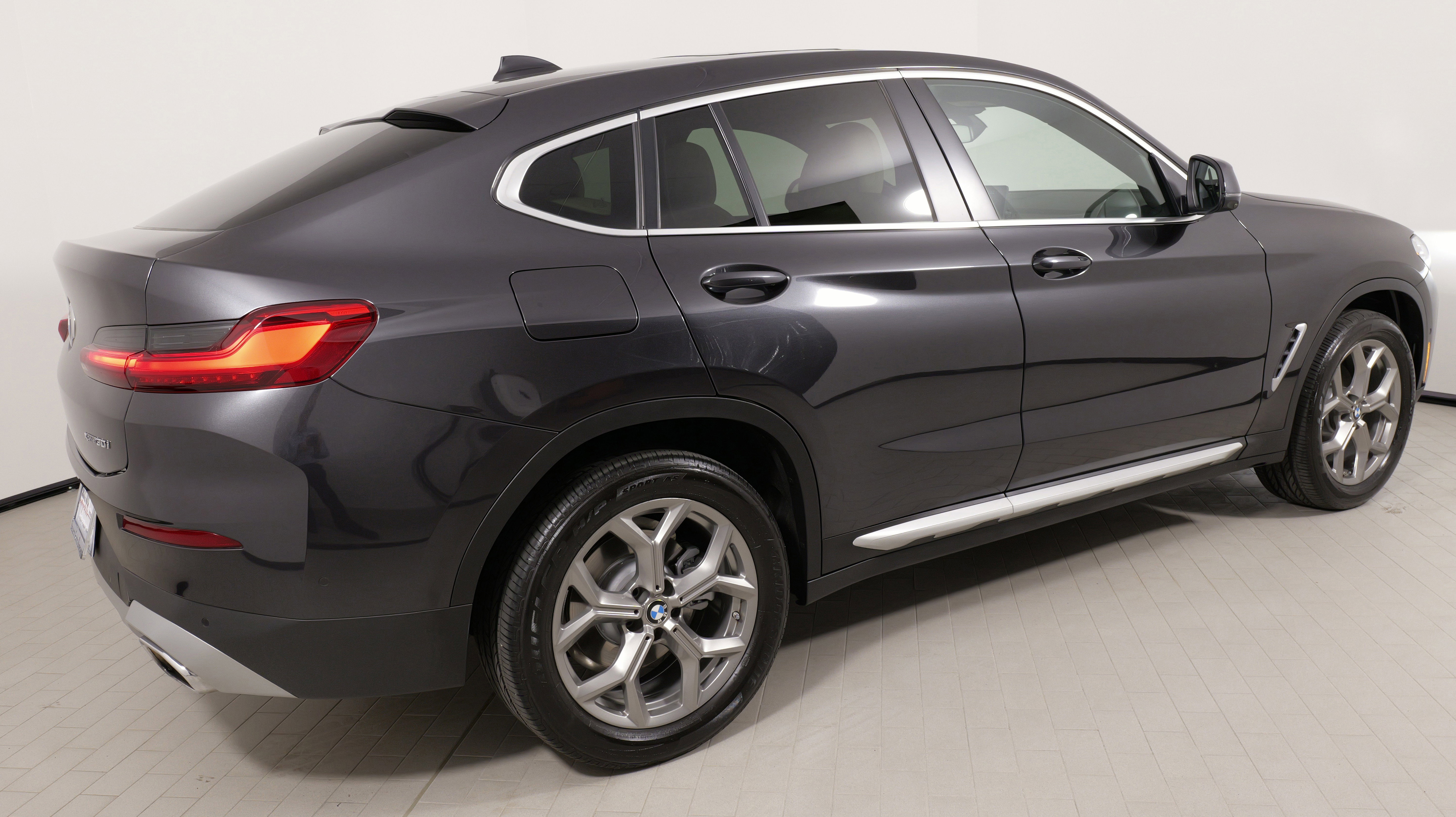 Used 2025 BMW X4 xDrive30i image 11