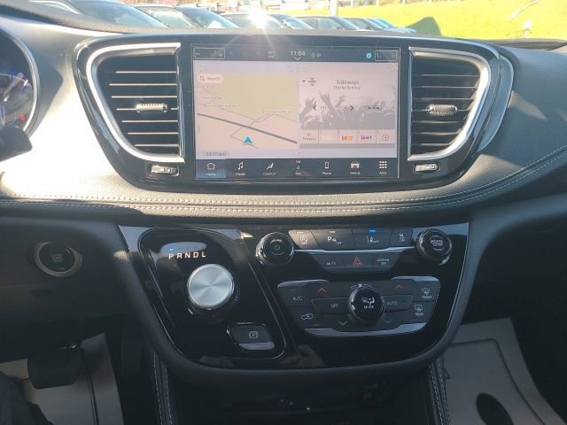 New 2026 Chrysler Pacifica Limited AWD/4WD image 14