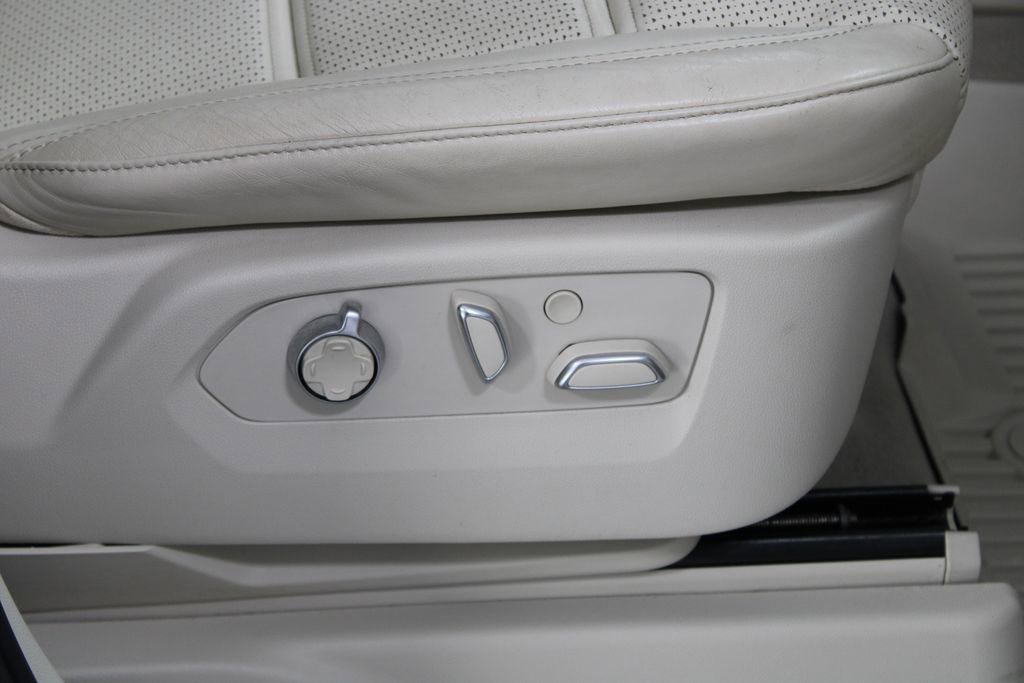 Used 2021 Cadillac Escalade Premium Luxury Platinum w/ Heavy-Duty Trailer Package image 29