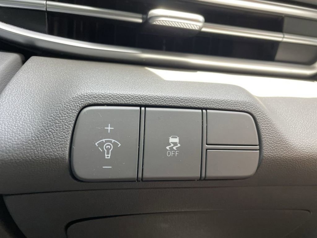 Certified 2024 Hyundai Elantra SEL FWD image 28