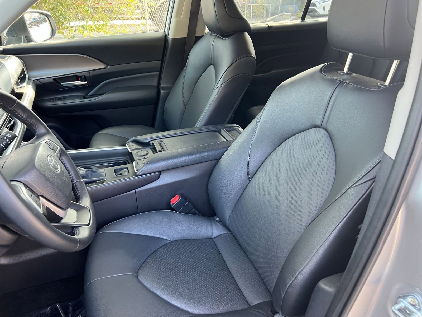 Used 2025 Toyota Grand Highlander FWD image 31