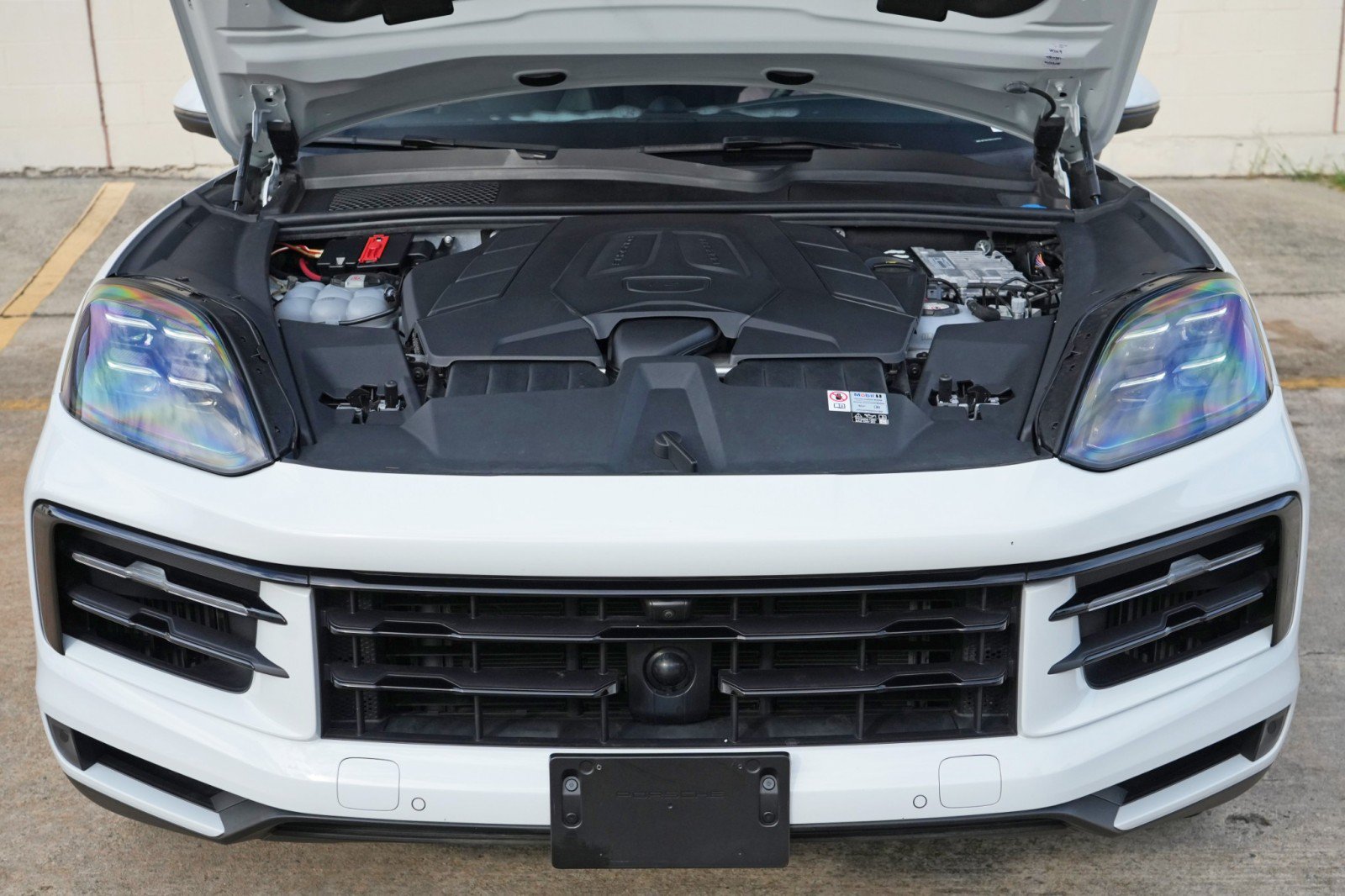 Used 2024 Porsche Cayenne AWD/4WD image 8