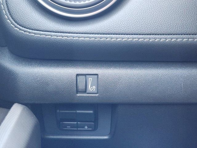 Used 2025 Chevrolet Colorado LT w/ LT Convenience Package image 23