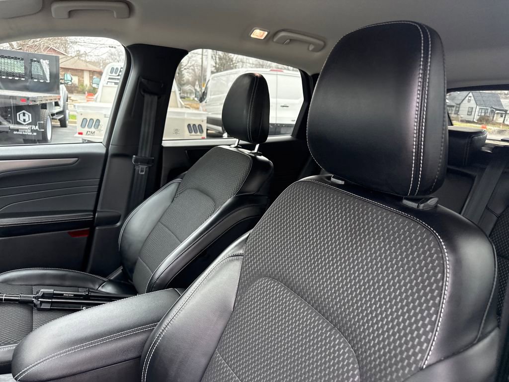 Used 2023 Ford Escape SE image 24