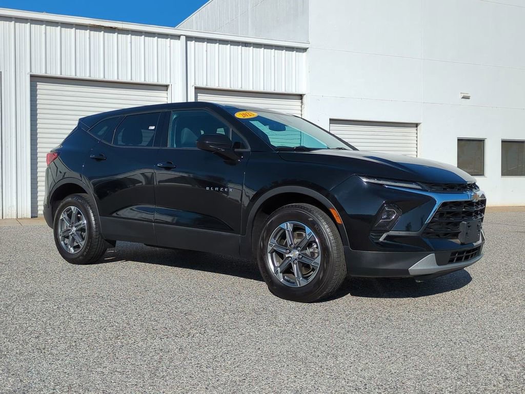 Used 2023 Chevrolet Blazer LT image 3