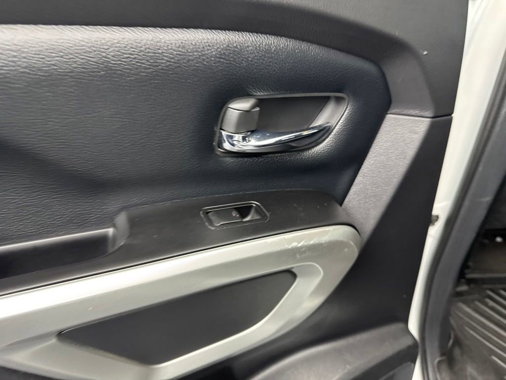 Used 2019 Nissan Titan SV AWD/4WD image 34