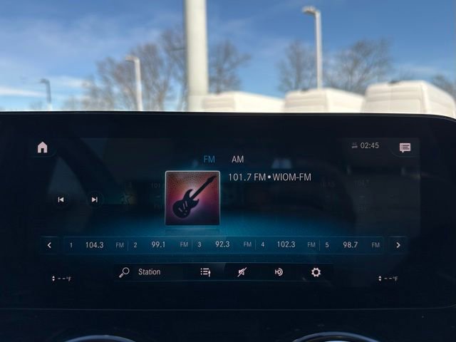 Certified 2022 Mercedes-Benz GLB 250 4MATIC w/ Premium Package Lite image 18