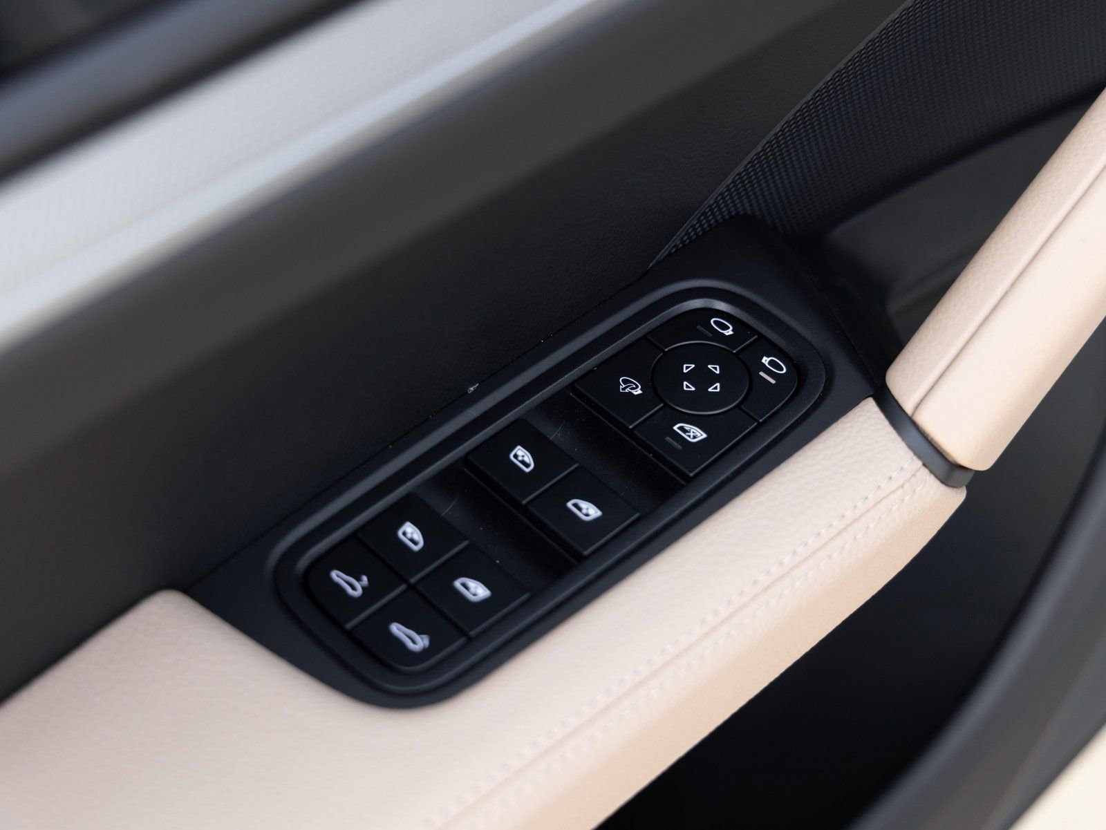 Certified 2025 Porsche Cayenne Coupe image 16