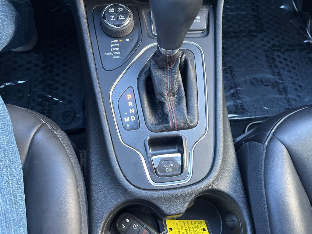 Used 2021 Jeep Cherokee Trailhawk image 19