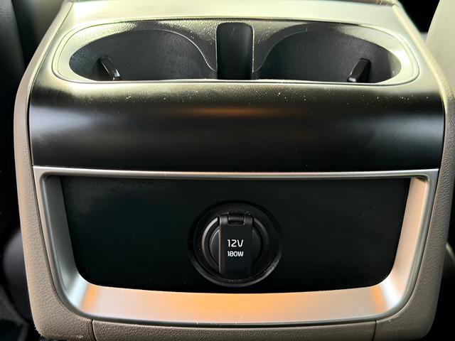 Used 2025 Kia Carnival image 33