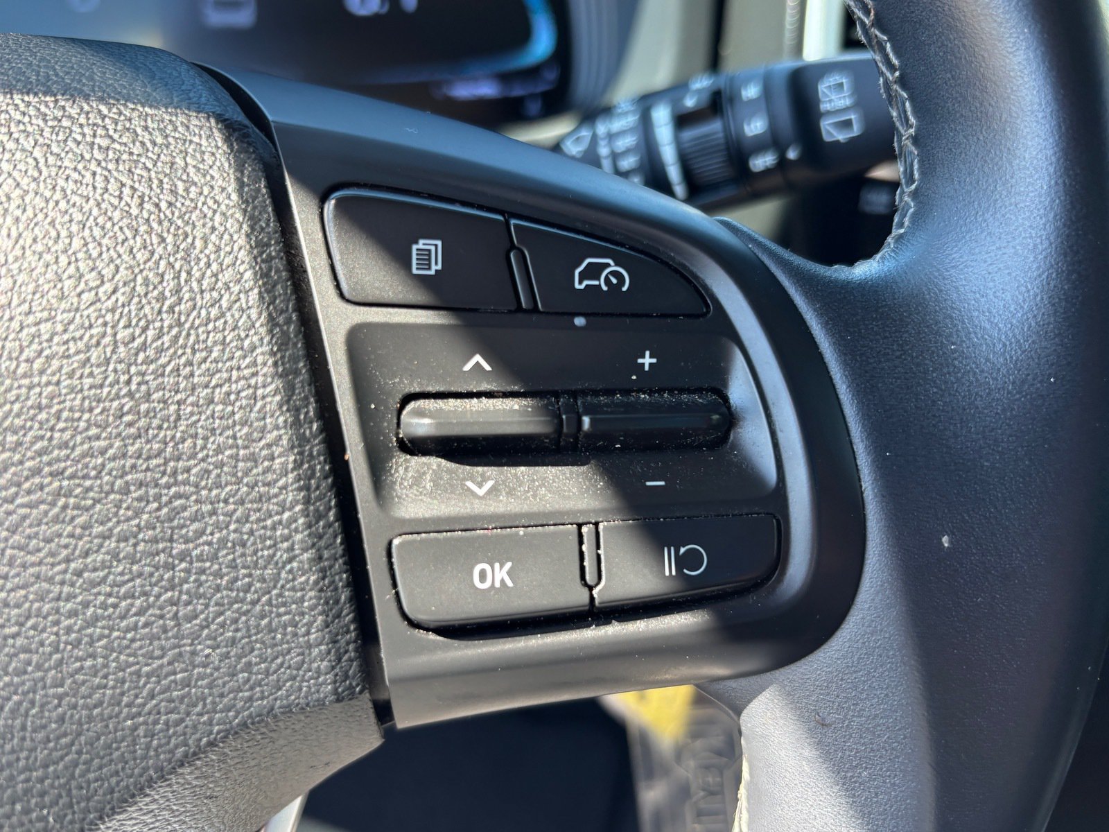 Used 2023 Hyundai Venue SEL w/ Cargo Package FWD image 23