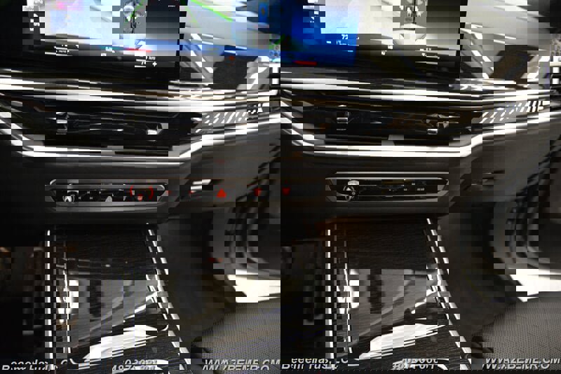 Used 2023 BMW X7 M60i w/ Climate Comfort Package image 37