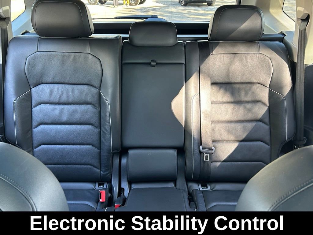 Used 2018 Volkswagen Tiguan SEL Premium image 14