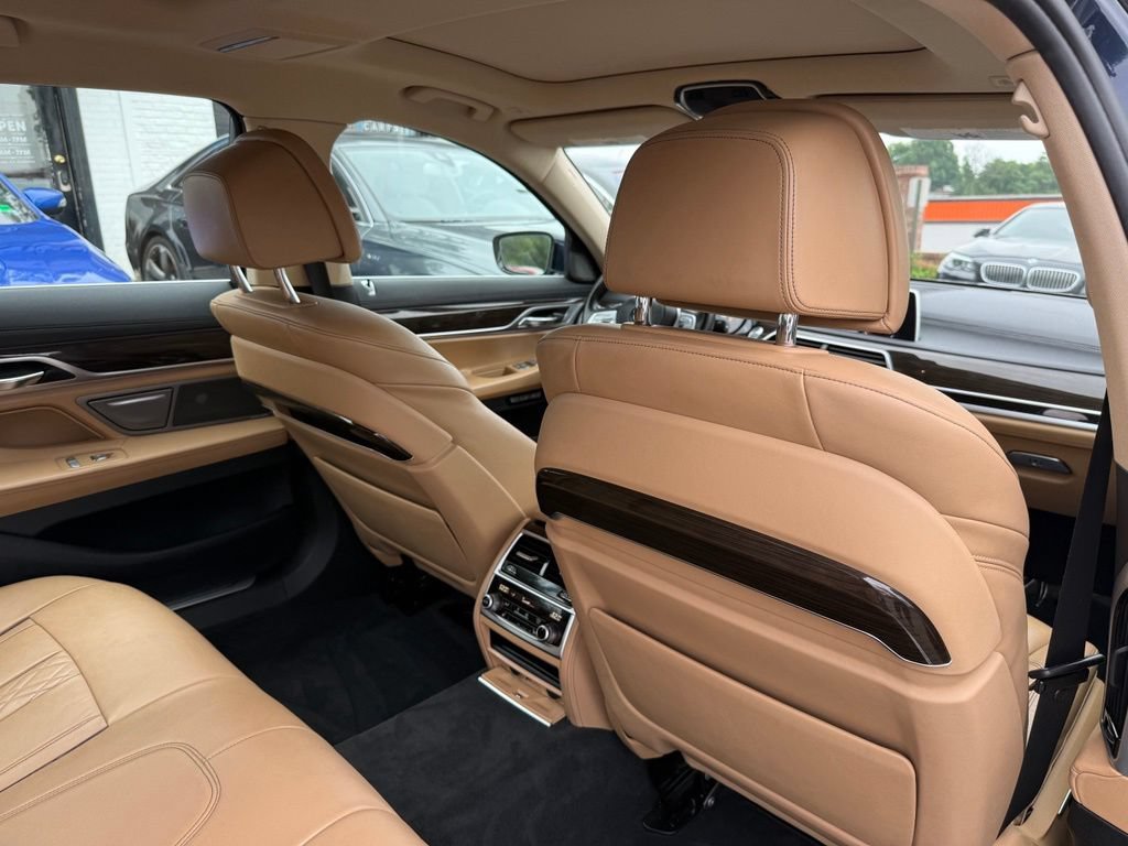 Used 2016 BMW 750i xDrive AWD/4WD image 28