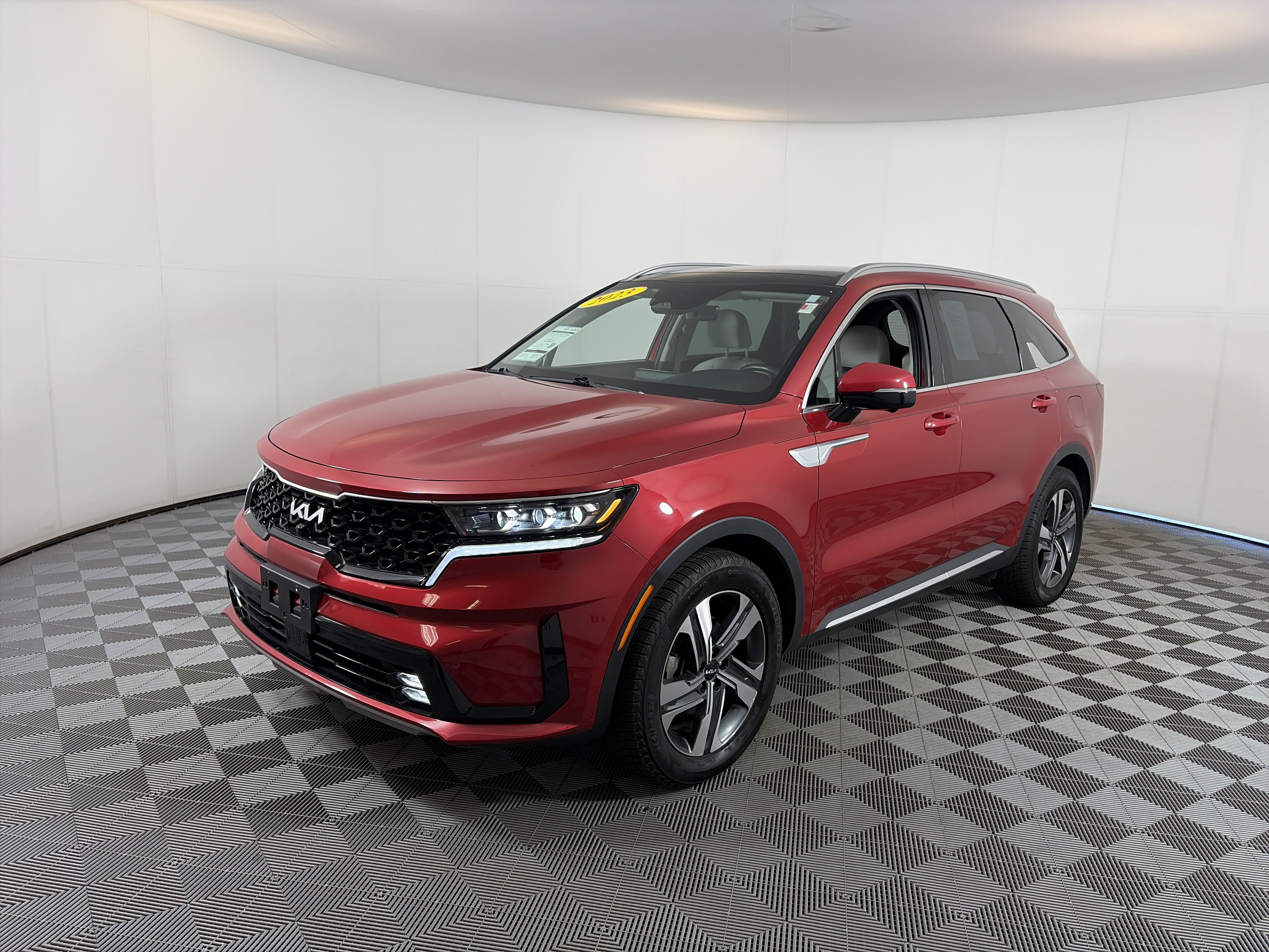 Certified 2023 Kia Sorento SX Prestige w/ Panoramic Sunroof Package AWD/4WD image 2