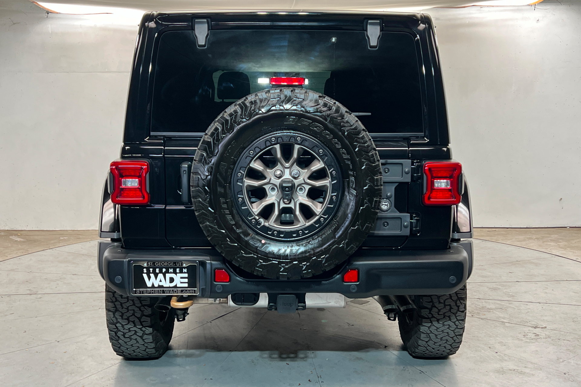 Used 2023 Jeep Wrangler Unlimited Rubicon 392 w/ Trailer Tow Package AWD/4WD image 4