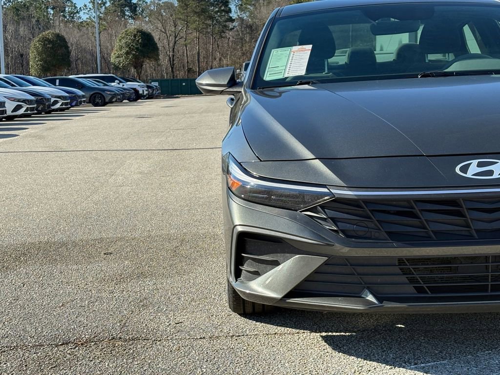 Used 2024 Hyundai Elantra Blue image 24