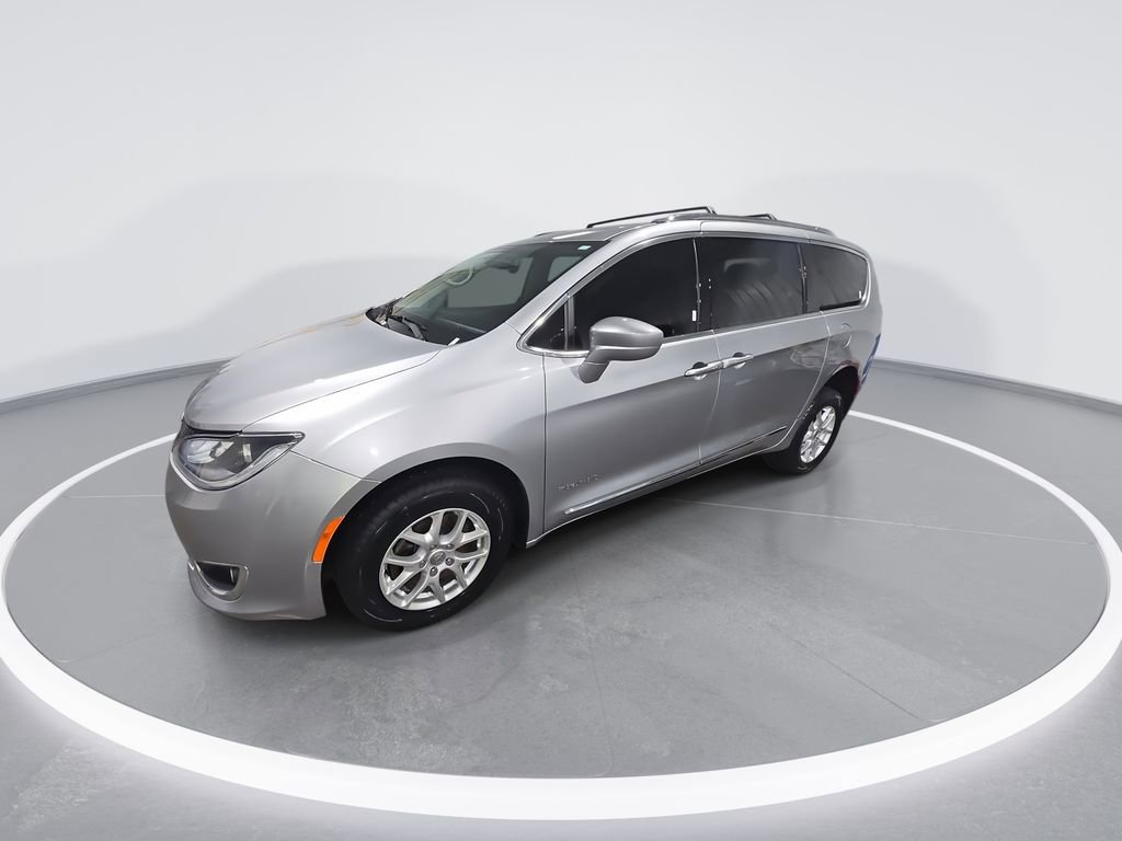 Used 2020 Chrysler Pacifica Touring-L FWD image 4