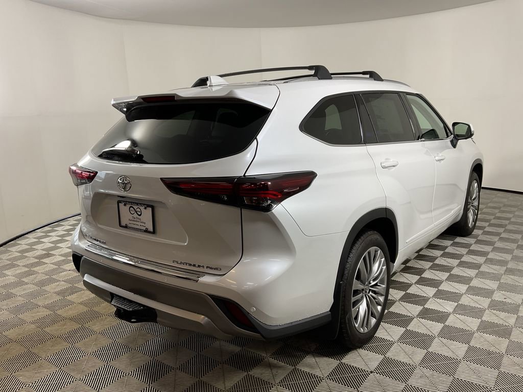New 2026 Toyota Highlander Platinum image 8