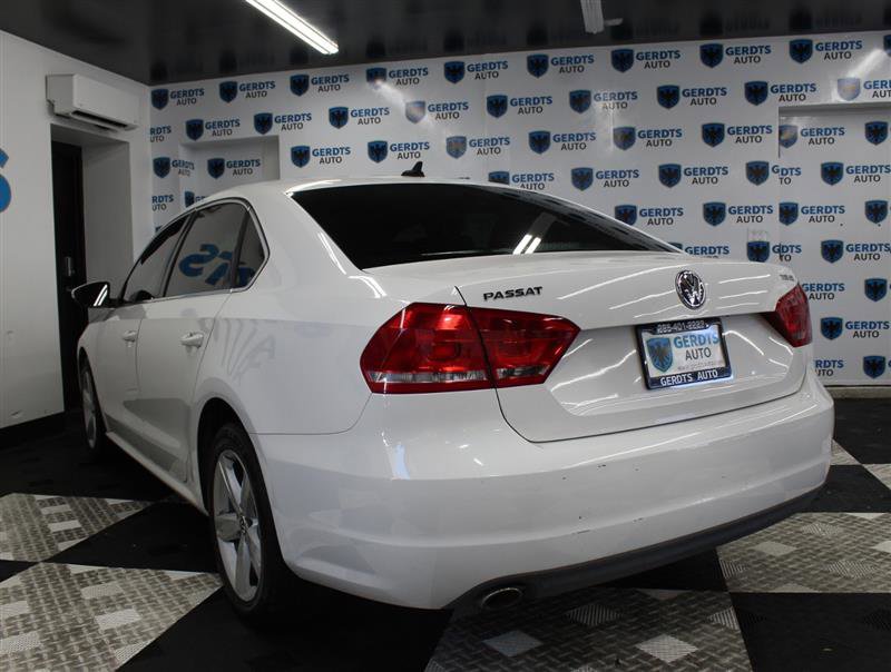 Used 2012 Volkswagen Passat TDI SE FWD image 2