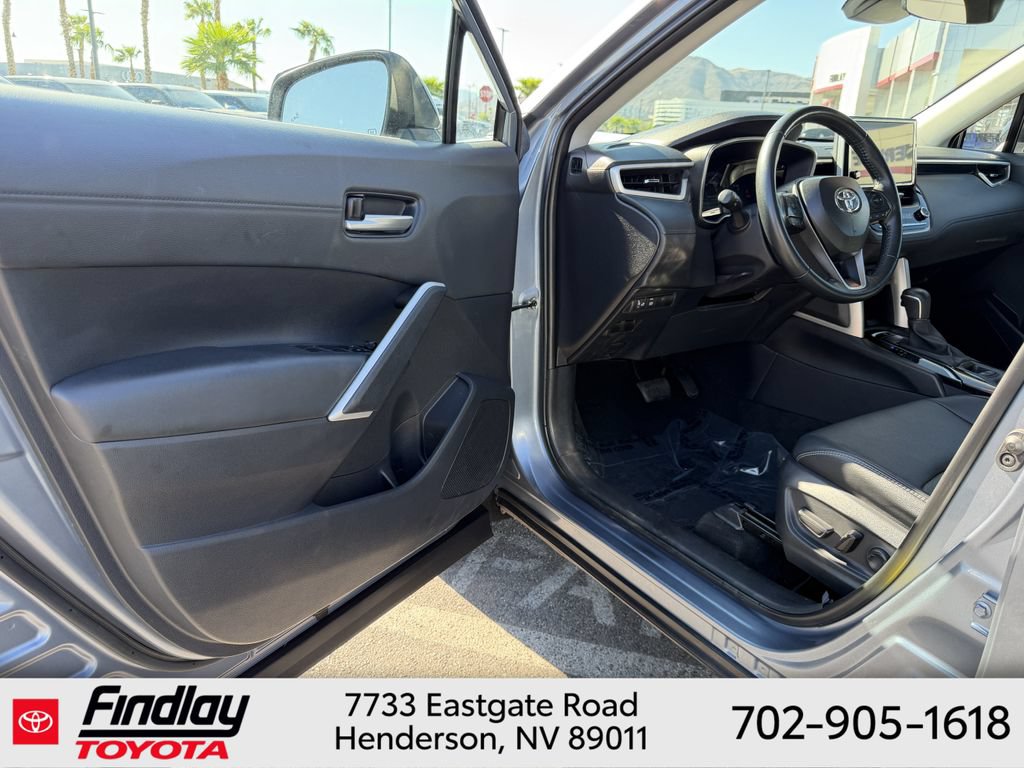 Certified 2025 Toyota Corolla Cross XLE FWD image 5