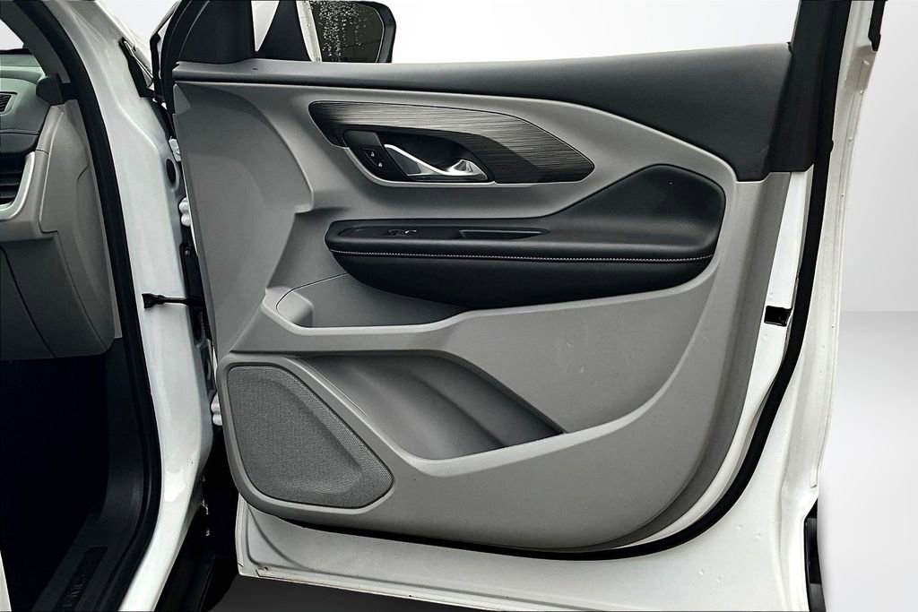 Used 2023 GMC Terrain SLE w/ Driver Convenience Package image 27