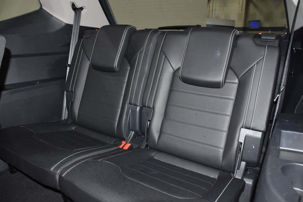 Used 2025 Volkswagen Atlas SEL AWD/4WD image 28