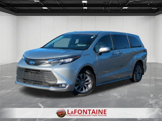Used 2022 Toyota Sienna XLE AWD/4WD image 1