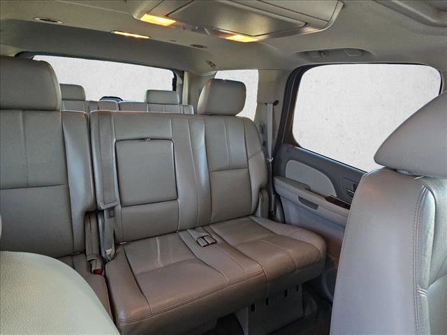 Used 2011 GMC Yukon SLT w/ SLT-2 Equipment Package AWD/4WD image 14