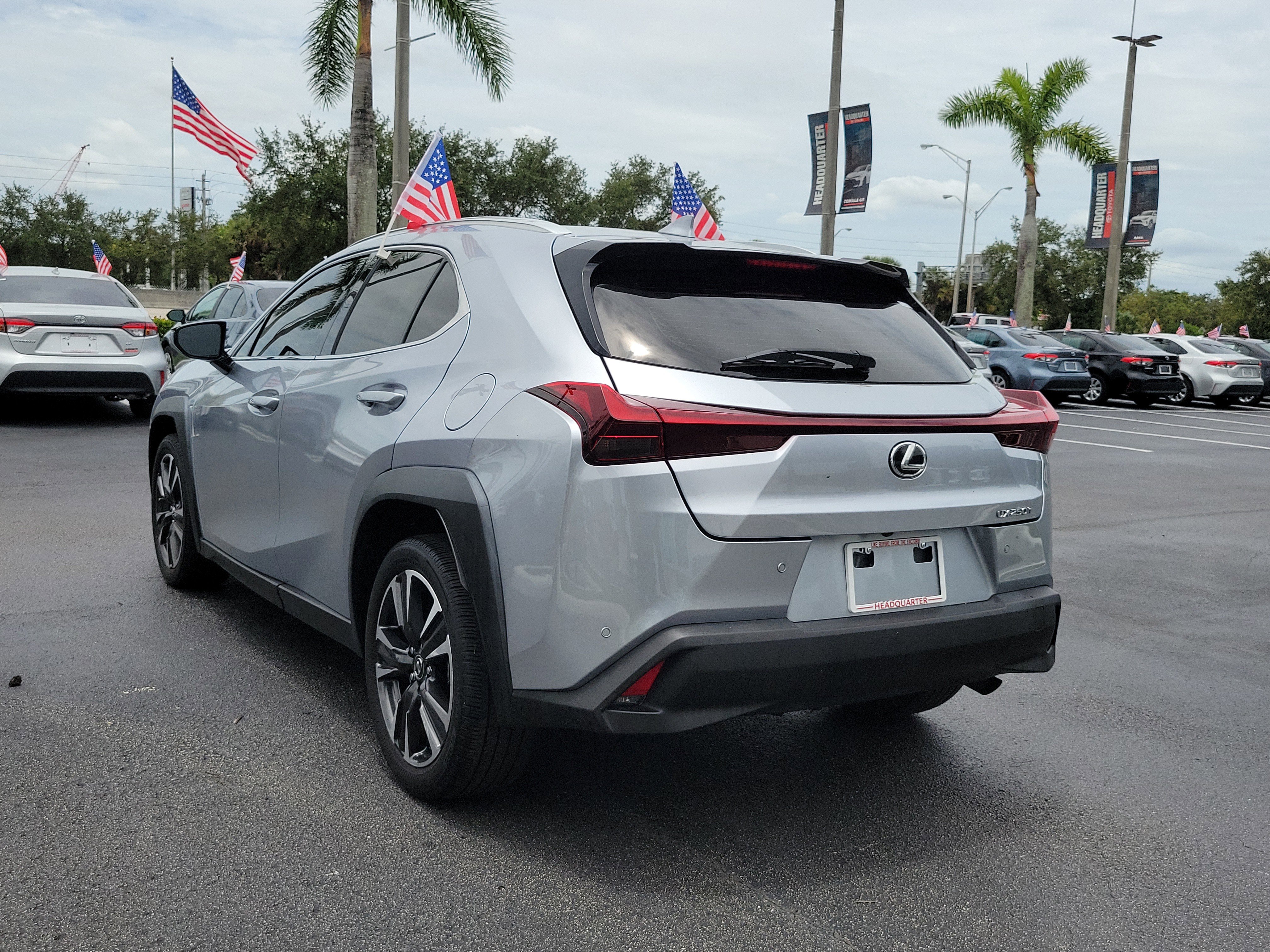 Used 2023 Lexus UX 250h FWD image 9