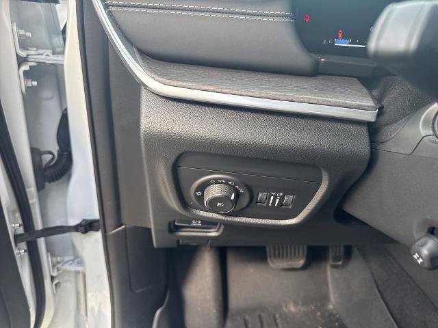 Used 2022 Jeep Grand Cherokee L Overland w/ Luxury Tech Group IV RWD image 13