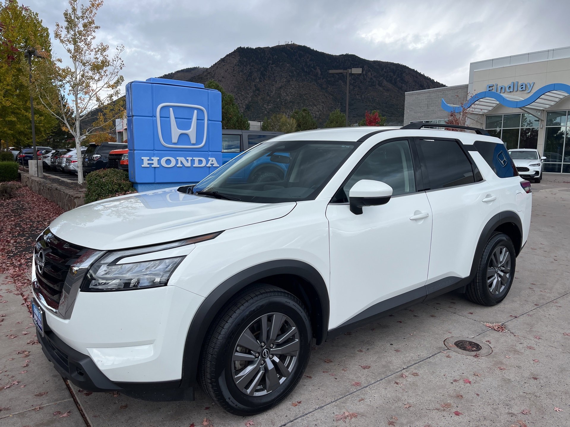 Used 2025 Nissan Pathfinder SV