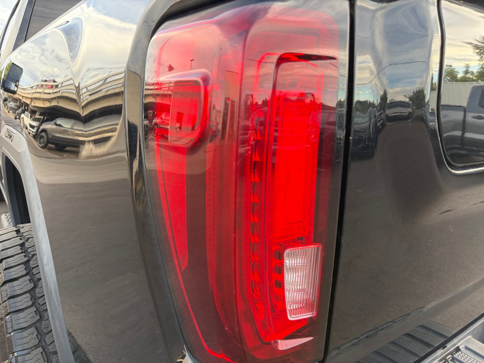 Used 2021 GMC Sierra 2500 Denali w/ Denali Ultimate Package AWD/4WD image 16