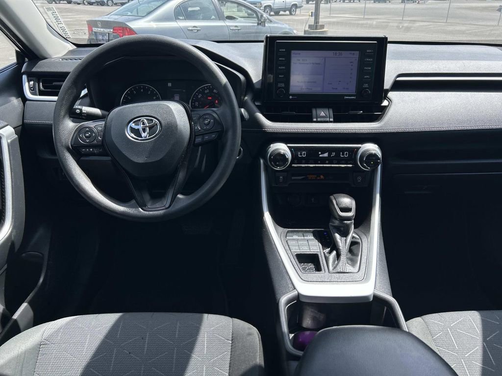 Used 2022 Toyota RAV4 XLE AWD/4WD image 17