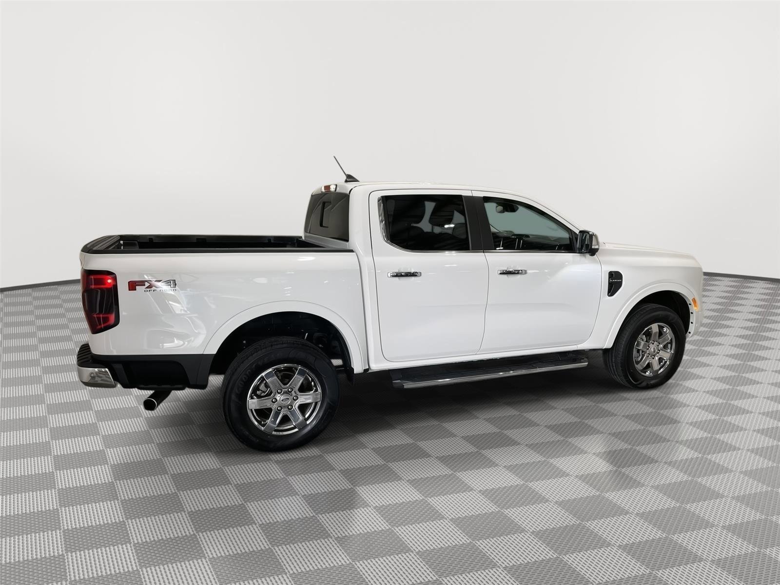 Used 2024 Ford Ranger Lariat w/ FX4 Off-Road Package image 4
