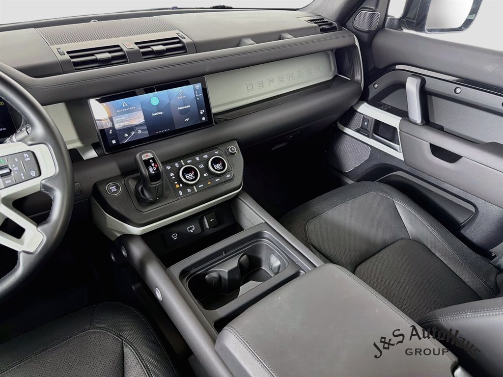 Used 2024 Land Rover Defender 110 X-Dynamic SE AWD/4WD image 30