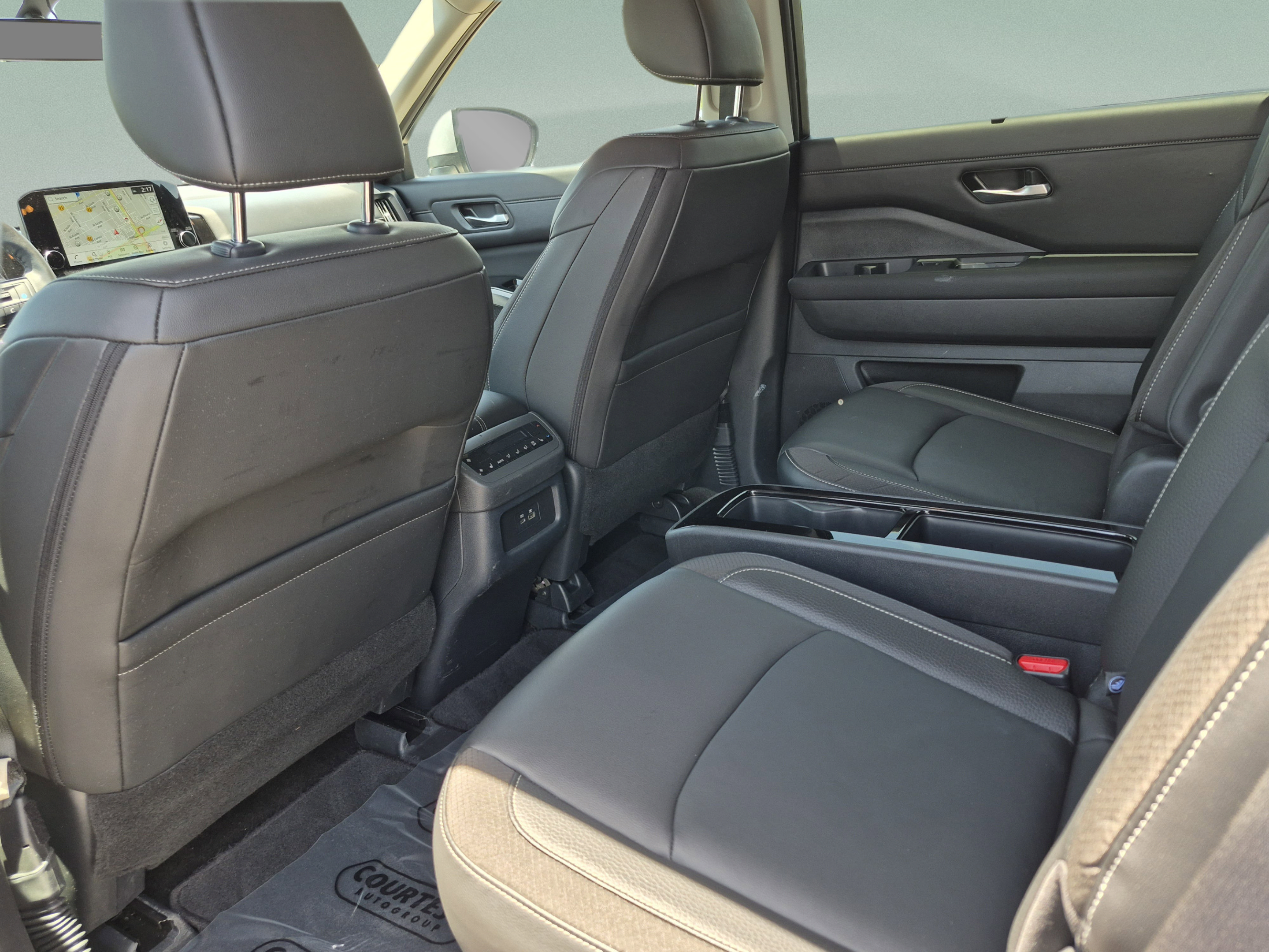Certified 2024 Nissan Pathfinder SL w/ SL Premium Package AWD/4WD image 19