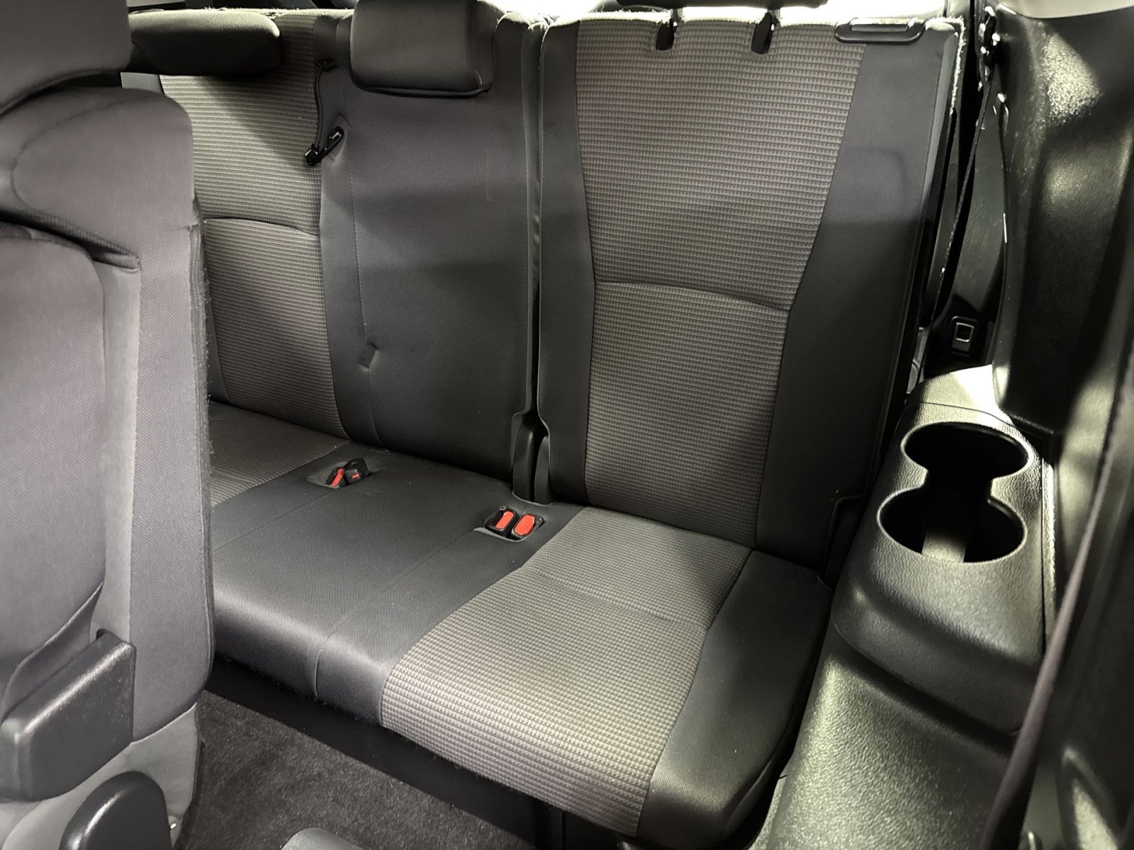 Used 2023 Toyota Highlander LE image 29