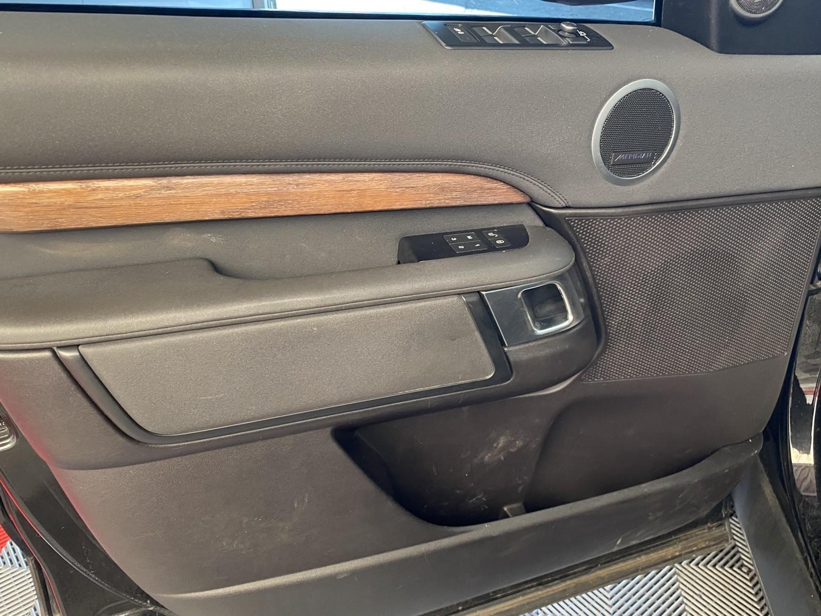 Used 2019 Land Rover Discovery HSE AWD/4WD image 19
