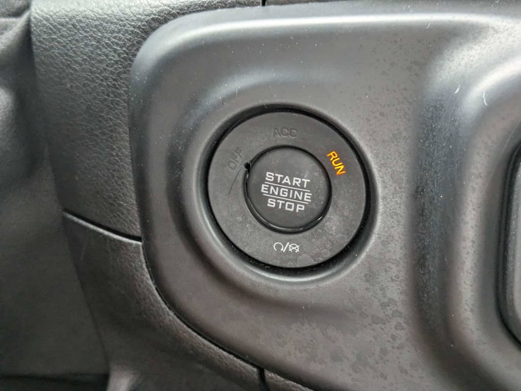 Used 2020 Jeep Wrangler Unlimited Sahara AWD/4WD image 27