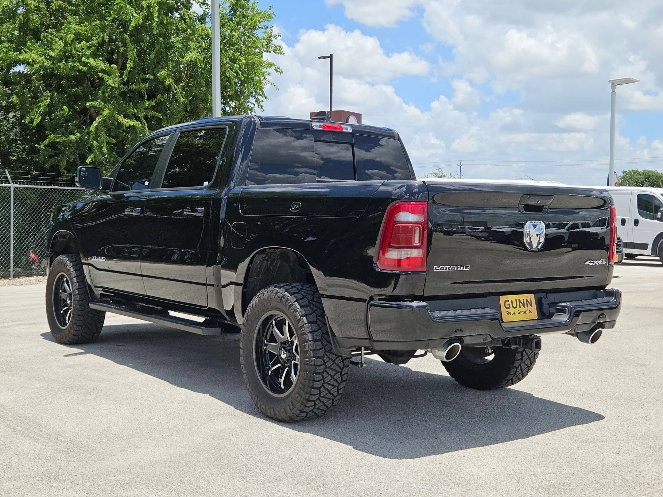 Used 2024 RAM 1500 Laramie AWD/4WD image 5