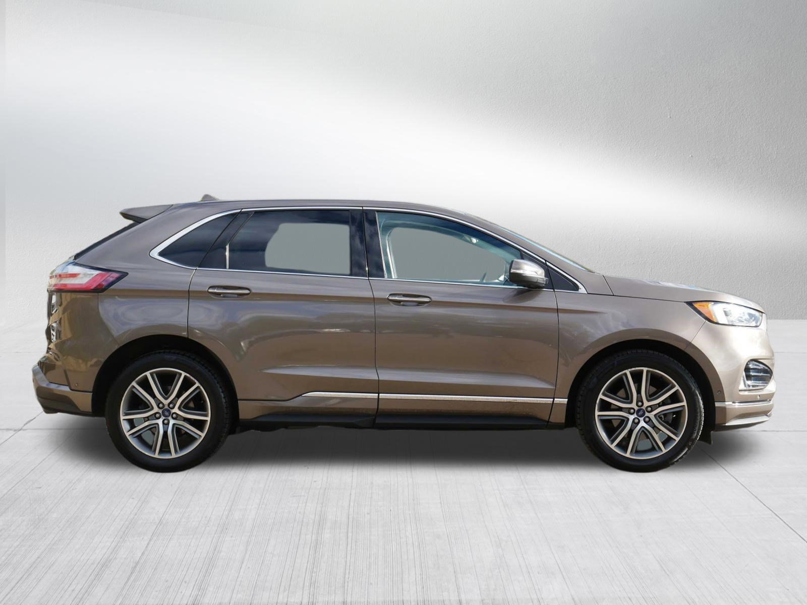 Used 2019 Ford Edge Titanium w/ Equipment Group 301A AWD/4WD image 8