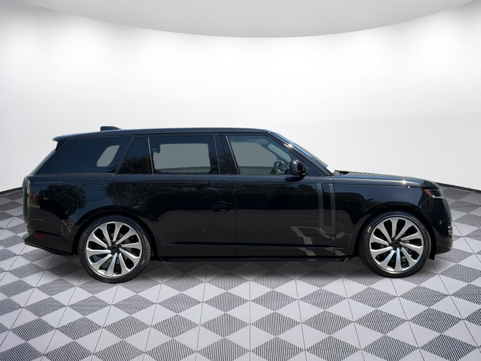 New 2026 Land Rover Range Rover Long Wheelbase SE AWD/4WD image 8