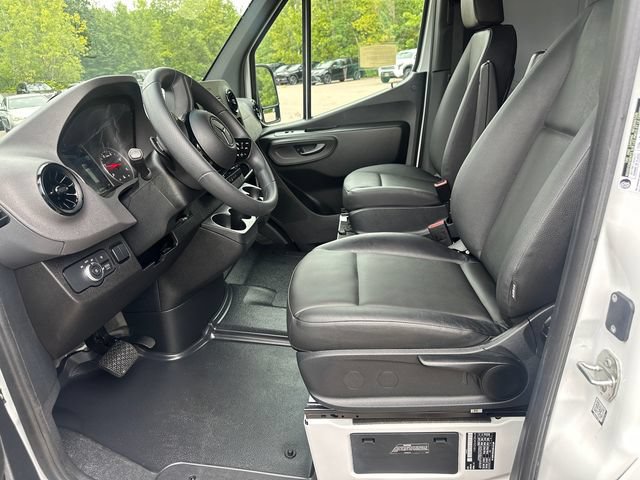 Used 2025 Mercedes-Benz Sprinter 2500 image 26