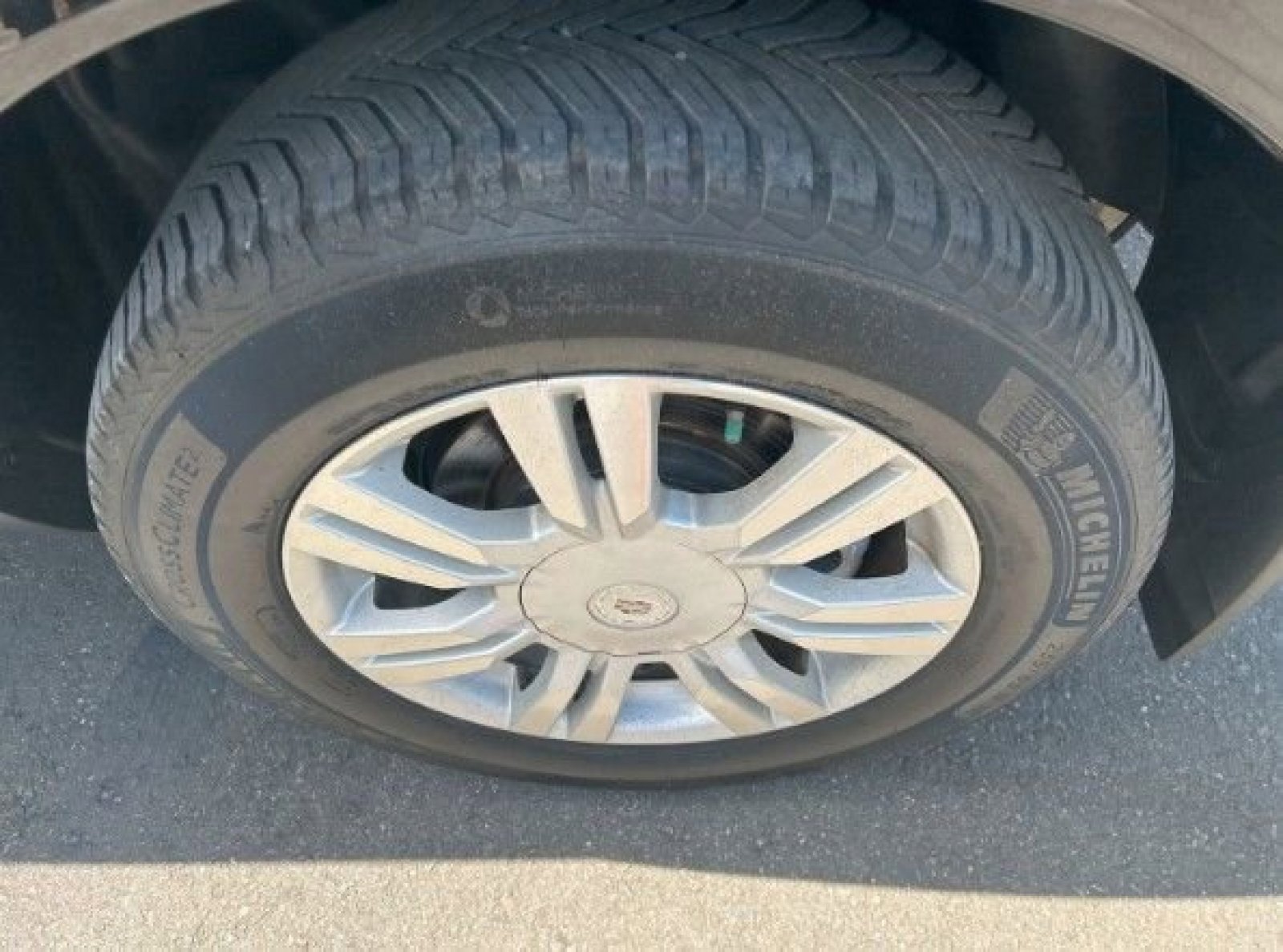 Used 2016 Cadillac SRX Luxury w/ Driver Awareness Package FWD image 8