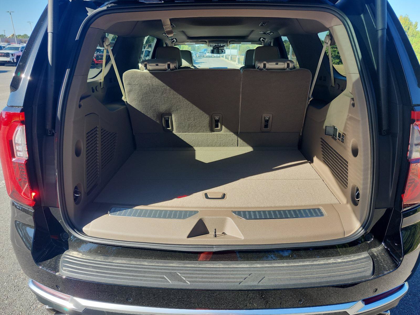 New 2026 GMC Yukon XL Denali w/ Sun & Power Step Package AWD/4WD image 8
