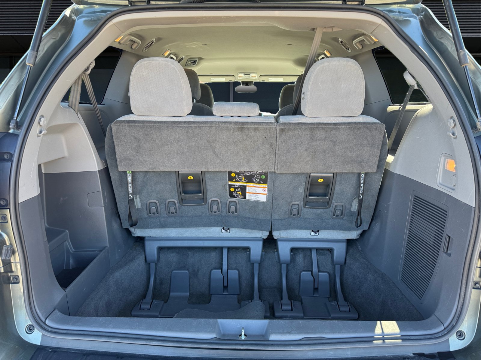 Used 2019 Toyota Sienna LE w/ LE Preferred Package AWD/4WD image 11