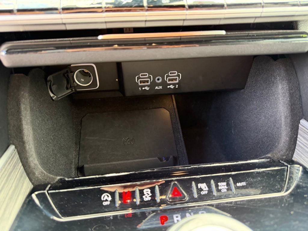 Used 2024 Jeep Wagoneer Series II w/ Flexible Seating Group AWD/4WD image 27
