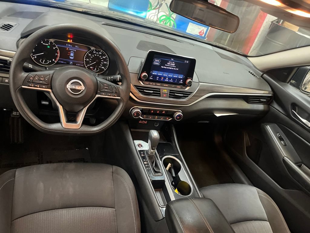 Used 2024 Nissan Altima 2.5 SV FWD image 17