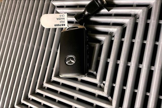 Used 2023 MAZDA CX-5 Signature image 11